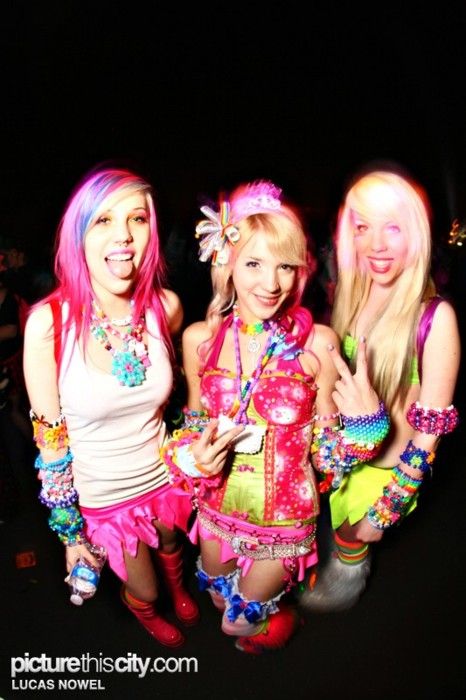 #rave #raves #prettyravegirls #edm # edmgirls 1990s Rave Fashion, Rave Girl Outfits 2000s, Retro Rave Outfit, Rave Outfits 2000s, Cute Edm Outfits, Rave Fashion Aesthetic, Ravecore Outfits, Kandi Raver Outfits, Emo Rave Outfit