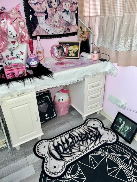 Pink And Black Room Aesthetic Grunge, Pink Goth Home Decor, Black And Pink Goth Room, Goth Pink Bedroom, Pastel Goth Gaming Setup, Pink Black Room Aesthetic, Kawaii Goth Bedroom, Black And Pink Gaming Setup, Black And Pink Room Aesthetic