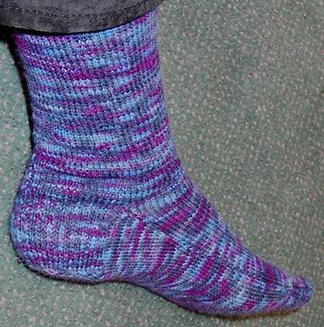 Knit Sock Pattern Free, Sock Pattern Free, Heart Socks Pattern, Bond Knitting Machine, Knit Sock Pattern, Bed Slippers, Two Needle Socks, Knitting Needles Sherwin Williams, Knitted Socks Free Pattern