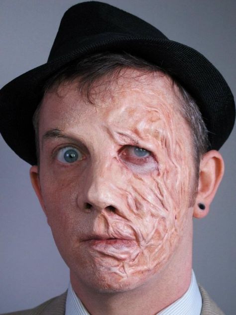 Stage Makeup Wounds, Gore Fx Makeup, Prosthetic Makeup Special Effects, Mouth Scar Reference Drawing, Burns Reference, Burned Makeup, Gore Sfx Makeup, Burn Reference, Horror Makeup Ideas Special Effects