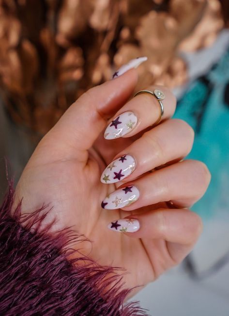 50+ Best Pinterest Holiday Nails - living after midnite Star Manicure, Manicure Gold, Nails Star, Star Nail Designs, Boutique Nails, Hard Gel Nails, Shape Nails, Star Nail Art, Nail Art Gel