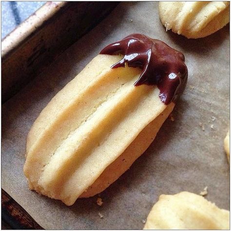 The Game Bird Food Chronicles: Viennese Shortbread Fingers Viennese Fingers Recipe, Viennese Fingers, Viennese Cookies, Biscuit Recipes Uk, Viennese Biscuits, Shortbread Fingers, Christmas Desert, Bavarian Recipes, Finger Cookies