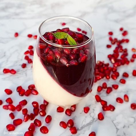 Pomegranate Recipes Dessert, Persian Lifestyle, Desserts Fancy, Pomegranate Dessert, Pomegranate Jelly, Pomegranate Recipes, Jelly Cups, Panna Cotta Recipe, Beauty Cakes