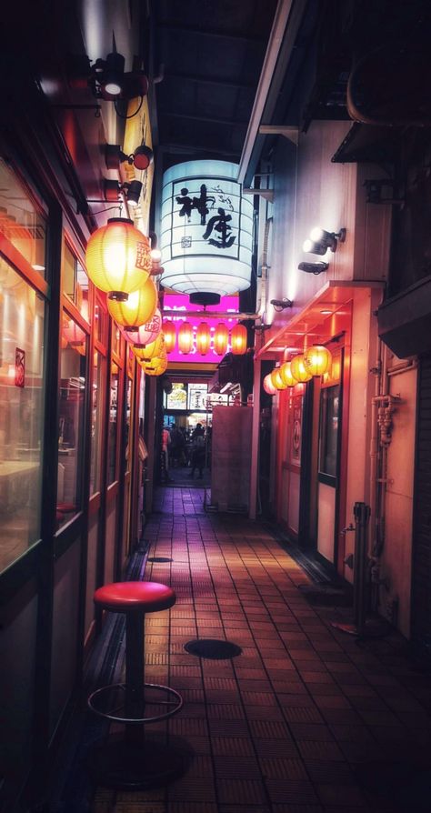 Back Alley, Tokyo Aesthetic, Japan Photo, Urban Legends, City Buildings, Pictures Of People, City Art, Street Scenes, Great Lakes