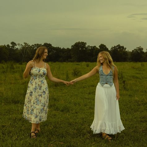 name something more fun than taking selfies, writing reasons you love each other, and frolicking around with your BFF…all while on a cow farm??!! i’ll wait… • • • {Alabama photographer, portrait photographer, Alabama weddings, couple photographer, senior photographer, wedding photographer, elopement photographer, cinematic video, cinematic photography, #Alabama #Alabamaphotographer #portraitphotography #cinematicphotography #couplephotography #cinematicvideo #weddingphotography #elopementpho... Poses Friends, Video Cinematic, Cinematic Video, Farm Pictures, Cow Farm, Alabama Weddings, Photographer Portrait, Taking Selfies, A Cow