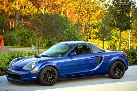 Toyota mr2 roadster lowered, I really want to have this car. Toyota Mr2 Spyder, Cars Toyota, Mr2 Spyder, Japanese Sports Cars, Best Muscle Cars, Toyota Mr2, Ae86, Mini Trucks, Tuner Cars