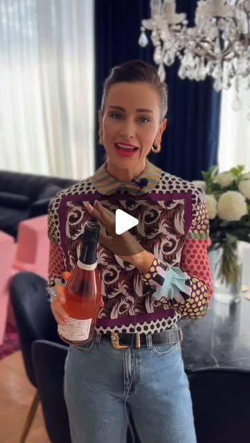 Kyla Kirkpatrick on Instagram: "Something that makes me very anxious is watching other people open a champagne bottle. 🫣 There are a few golden rules to doing this safely. Watch closely. Good luck. Safety first this festive season. 🙏❤️🍾

#champagne #bottleopening #champagnedame #ChampagneEducator #CEOEmperorChampagne #champagnelovers #ChampagneMasterclasses #InsidersToursChampagne" Champagne Chocolate, Golden Rules, December 19, Safety First, Drink Me, Food Tips, Fabulous Foods, Party Drinks, Champagne Bottle