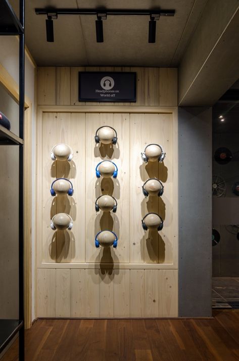 The Art Of Sound-Speaker Showroom | Sharan Architecture + Design - The Architects Diary Speaker Design Ideas, Apple Store Design, Electronics Store Design, Mobile Shop Design, Store Shelves Design, Sound Room, Audio Store, Shelves Design, The Architects Diary