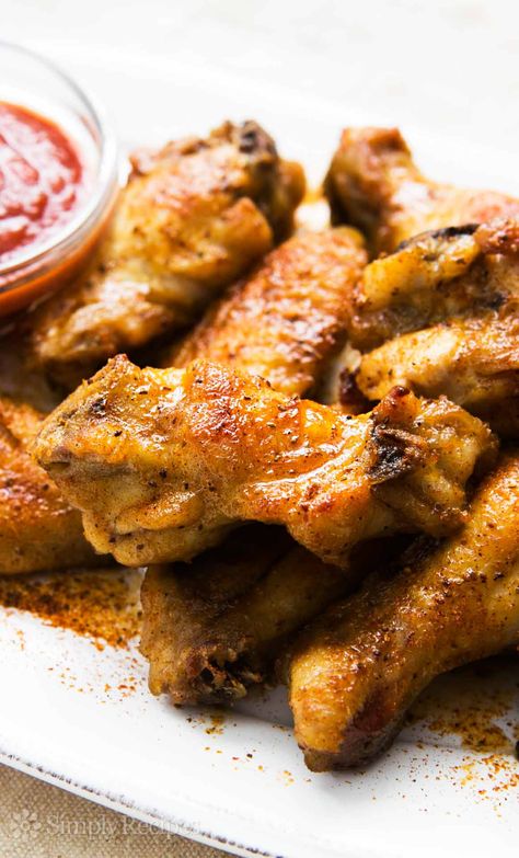 Wings Sauce Recipe, Old Bay Chicken Wings, Old Bay Chicken, Chicken Thyme, Old Bay Wings, Superbowl Snack, Homemade Chicken Wings, Wings Sauce, Dry Rub Chicken Wings