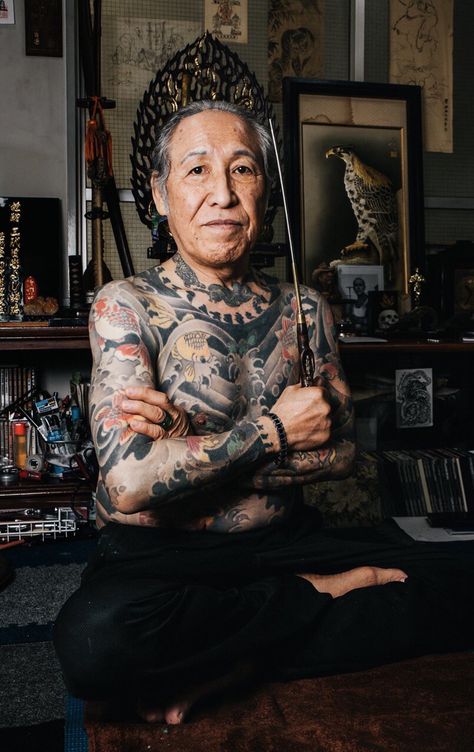 "Horiyoshi 3"    World Famous Artist of Japanese Irezumi. A Legend in the Art world of Tattoo. Alchemy Tattoos, Wabori Tattoo, Best Japanese Tattoo, Yakuza Style Tattoo, Tato Irezumi, Tatuajes Irezumi, Horiyoshi Iii, Japanese Tattoo Artist, Tato Tradisional