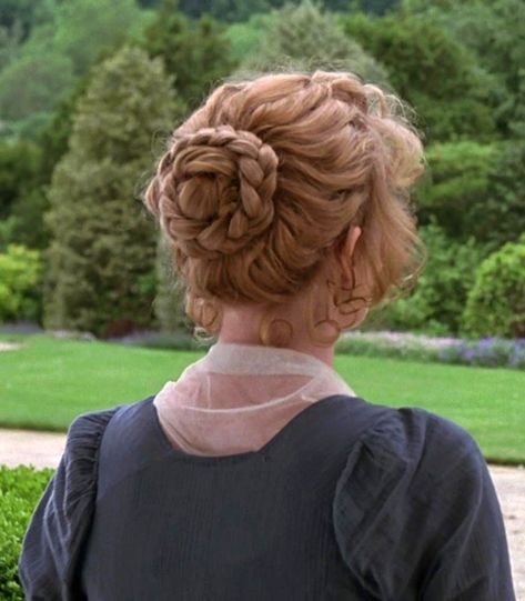 Emma Thompson as Elinor Dashwood in Sense and Sensibility (1995). #SenseandSensibility #1995 #EmmaThompson #JaneAusten #classic #movie Emma Thompson Sense And Sensibility, Sense And Sensibility Hairstyles, Elinor Dashwood Aesthetic, Sense And Sensibility Aesthetic, Elinor Dashwood, Sense And Sensibility 1995, Regency Hair, Emma 1996, Regency Hairstyles