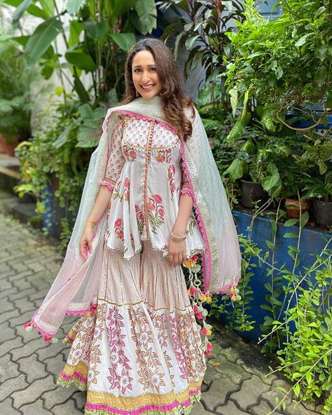 Diwali Outfit Adding Grace To Your Look & Beauty Giving More Reason To Feel And Enjoy The Celebration! Sarara Dress, White Kurti, Gharara Designs, Pragya Jaiswal, Kurta Sharara Set, Diwali Outfits, Kurta Sharara, Happy Dresses, Mehndi Images