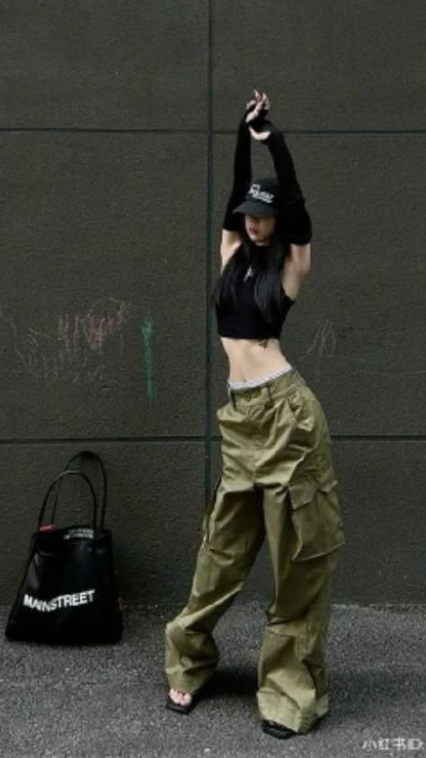 Acubi Fashion, Cargo Pants Outfit, Aesthetic Outfit Ideas, Outfit Aesthetic, Casual Style Outfits, Lookbook Outfits, Outfits Aesthetic, Aesthetic Outfits, Asian Fashion