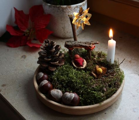 Explore and Express: Advent - love the nature play idea. Nativity Scene Display, Paper Towel Crafts, Waldorf Crafts, Nature Projects, Nature Table, Nature Play, Christmas Nativity, Nature Crafts, Christmas Advent