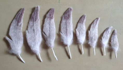 https://arlenetoth.wordpress.com/2019/05/01/needle-felting-feathers/ Felt Feathers, Feather Template, Owl Tutorial, Crochet Feather, Textile Art Dolls, Felted Crochet, Feather Diy, Feather Embroidery, Natural Dye Fabric