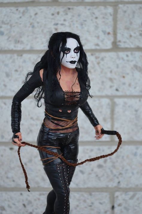 Female Crow Costume, The Crow Cosplay Female, The Crow Costume Female, The Crow Costume, Crow Cosplay, Crow Costume, Crow Movie, Cosplay Idea, Arte Punk