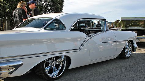 1957 Oldsmobile Super 88 | Beach Hop '09 - Whangamata, New Z… | Flickr Oldsmobile 88, Cool Old Cars, Auto Retro, Classic Cars Trucks Hot Rods, Foose, American Classic Cars, Old Classic Cars, Chevrolet Bel Air, Rat Rods