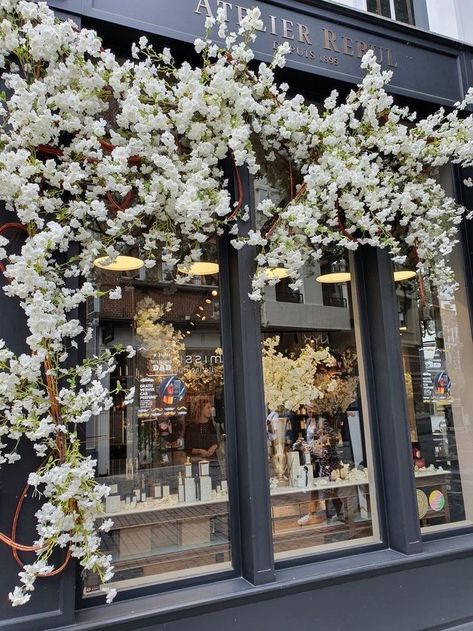 Boutique Exterior Store Fronts, Flower Shop Exterior, Boutique Exterior, Flower Shop Interiors, Flower Shop Decor, Flower Shop Design, Doorway Decor, Store Design Boutique, Storefront Design