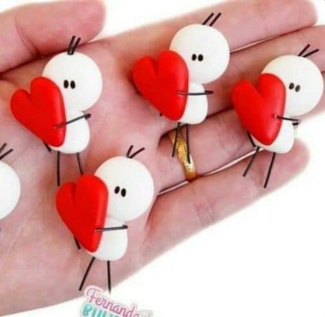 Valentines Clay Crafts, Diy Paper Lanterns, Polymer Clay Gifts, Clay Keychain, Diy Air Dry Clay, 강아지 그림, Clay Crafts Air Dry, Keramik Design, Polymer Clay Jewelry Diy