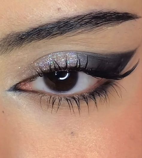 Black Sparkle Eye Makeup, Black Makeup For Prom, Black Sparkly Eye Makeup, Jazz Makeup Looks, Black Prom Makeup Looks, Prom Makeup For Brown Eyes Black Dress, Reputation Era Makeup, Reputation Makeup Taylor Swift, Dark Prom Makeup