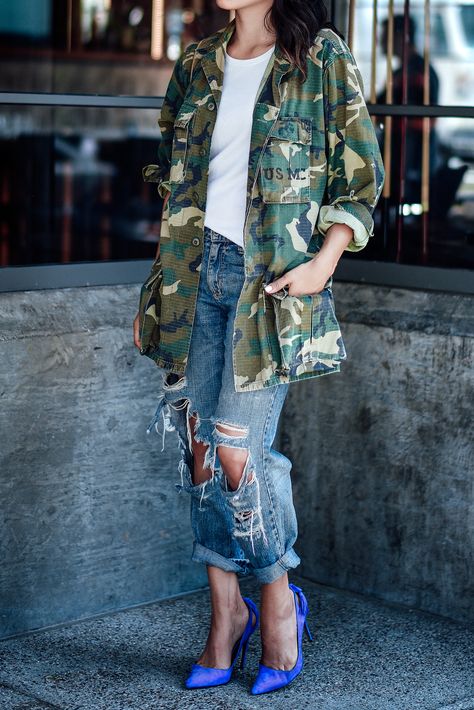 Camo Blazer Outfit, Army Jacket Outfit Women, Army Clothes For Women, Painted Army Jacket, Army Look Women Outfits, Camo Utility Jacket Outfit, Army Style, Army Jacket Women Outfit, Women's Jackets