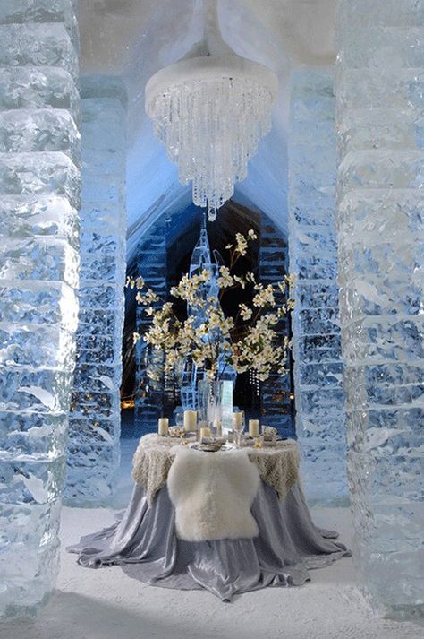 We love this Disney's "Frozen" inspired décor for an adult party! Towering ice pillars, a crystal chandelier, and fur throws all help bring this wintry design together. Ice Hotel, Snow Sculptures, Ice Castles, Winter Wedding Decorations, Winter Wonderland Wedding, Ice Sculptures, Salou, Design Hotel, Wonderland Wedding