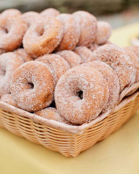 Cider Donuts Wedding, Apple Cider Wedding, Fall Brunch Wedding, Donut Station, Reception Desserts, Bridal Shower Desserts, Brunch Decor, Fall Brunch, Wedding Donuts