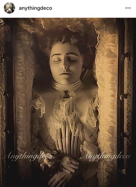 Victorian Morgue Aesthetic, Victorian Post Mortem, Victorian Memento Mori, Post Mortem Pictures, Creepy Victorian Portraits, Memento Mori Photos, Post Mortem Photographs Victorian Era, Prays The Lord, Victorian Photography