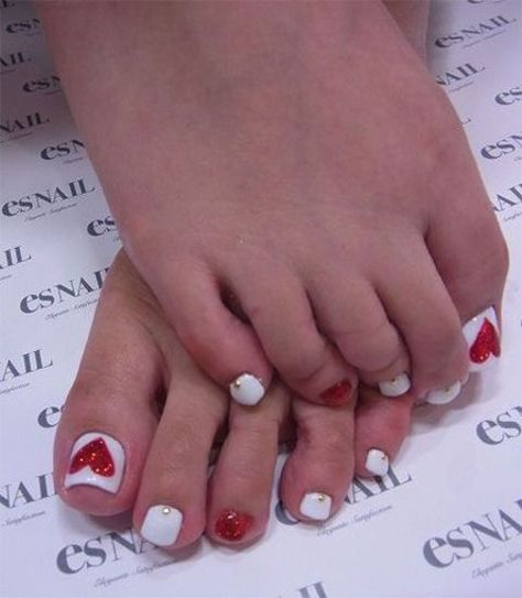 red white nails idea Red Pedicure, Red And White Nails, Pretty Toe Nails, Valentine Nail Art, Pedicure Designs, Cute Nail Art Designs, Nail Designs Valentines, Toe Nail Designs, Pedicure Nail Art