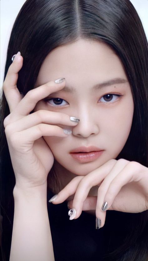 #BlackPink #Jennie #Nini #Unnie Jennie Chanel, Jennie Kim Blackpink, Jennie Lisa, Hair Humor, Blackpink Fashion, Korean Makeup, Blackpink Jennie, Blackpink Jisoo, Cute Fashion