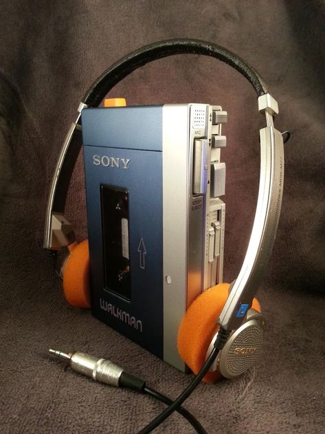 Sony Walkman Aesthetic, Walkman Aesthetic, Survivor Aesthetic, Vampire Music, Chevy Camaro Z28, Tinted Glasses, Sony Walkman, Old Technology, Retro Gadgets