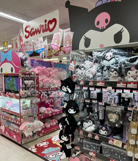 Sanrio store kawaii mymelody kuromi hellokitty My Melody And Kuromi Room Ideas, My Melody And Kuromi Room, Kuromi Y Melody, Sanrio My Melody And Kuromi, Bunk Bed Girls Room, Kuromi Items, Kuromi X My Melody, Kuromi Toy, Kuromi And Melody Plushies