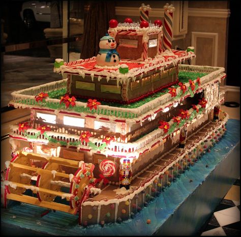 Boat Gingerbread House, Gingerbread City, Gingerbread Contest, Gingerbread Kitchen, Homemade Gingerbread House, Gingerbread Creations, Cool Gingerbread Houses, Candy Shops, Gingerbread Ideas