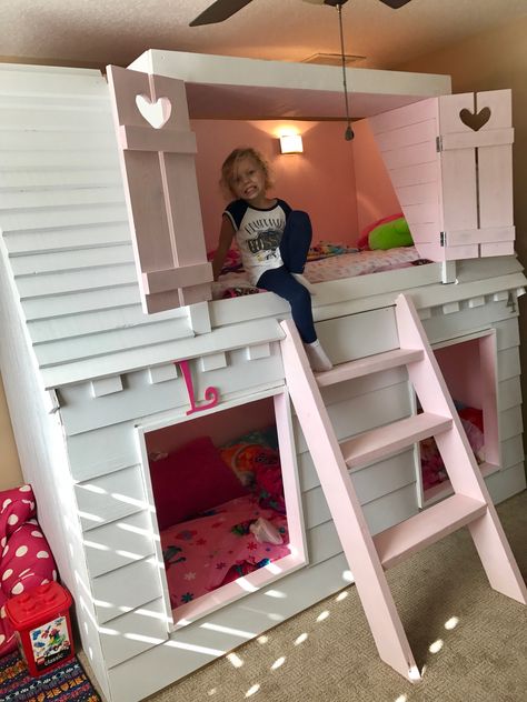 Dollhouse Bunk Bed – A Little Bit of DIY Bunk Bed With Play Area Under, Dollhouse Bunk Bed, Built In Bunkbeds, Disney Themed Bedrooms, Themed Bedrooms, House Bunk Bed, Kids Loft, Wendy House, Kids Loft Beds