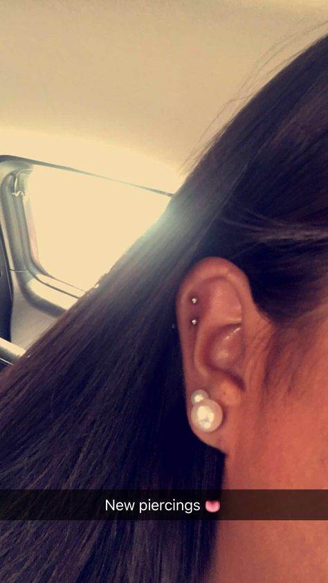 Saw these cute double piercings on here and had to get them myself 😇 Piercing Chart, Double Piercing, Summer Stuff, Henna Tattoo, Tatting, Henna, Piercings, Pearl Earrings, Tattoos