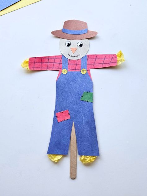 Easy Scarecrow Paper Craft for Kids - Raise Curious Kids Craft Stick Scarecrow, Simple Scarecrow Craft Preschool, Build A Scarecrow Printable, Scarecrow Prek Craft, Fall Leaves Preschool, Scarecrow Paper Craft, Preschool Pattern Activities, Tractor Crafts, Preschool Patterns