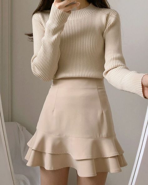 Creme Aesthetic, Outfits Minimalist, Academia Outfits, Korean Fashion Dress, Spring Look, Mode Kpop, Dresses Outfits, Shoes Luxury, Korean Girl Fashion