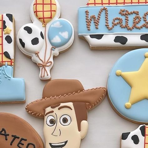 YvetteGodinez on Instagram: "Cowboy Woody!  #cowboy #cowboycookies #toystory #toystorycookies #woodycookies #sugarcookies #cookies #royalicingcookies #sugarcookies #cookies #royalicingcookies #decoratedcookies #cookiesofinstagram #customcookies #cookieart #cookiedecorating #edibleart #instacookies #decoratedsugarcookies #cookier #sugarcookiesofinstagram #cookieartist #royalicingart #cookie #birthdaycookies #cookiedecorator #baking #icingcookies #galletasdecoradas #talentedcookiers #sugarart #customsugarcookies" Simple Toy Story Cookies, Toy Story Decorated Cookies, Toy Story Cookies Decorated, Toy Story Sugar Cookies, Bday Cookies, 3 Cookies, Cutout Cookie, Toy Story Cookies, Watercolor Cookies