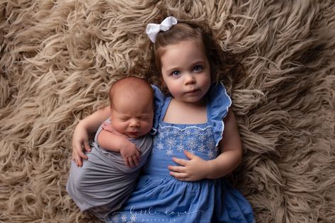 Baby Boy Photoshoot, Newborn Christmas Pictures, Baby Picture Ideas, Newborn Boy Photography, Newborn Photo Ideas, Newborn Sibling, Boy Photoshoot, Toddler Pictures, Newborn Photography Boy