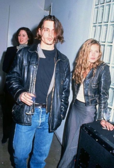 Billy Loomis Hot, Kate Moss 90s, 70s Inspired Fashion, Outfit 90s, 90s Outfit, Vintage Leather Jacket, Kate Moss, Celebrity Couples, Johnny Depp