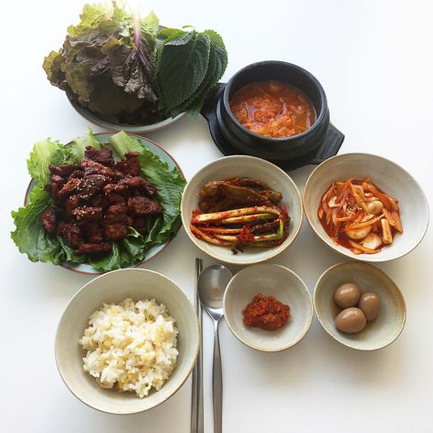 Korean Meal Aesthetic, Korean Food Aethstetic, Korean Table, Korean Breakfast, Korean Diet, Food Korean, K Food, Diet Vegetarian, Big Meals