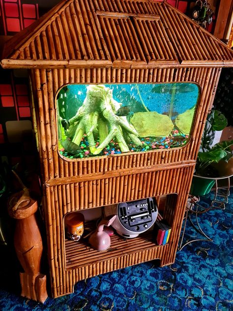 Retro Fish Tank, Tropic Aesthetic, Diy Movie Room, Coffee Table Fish Tank, Tiki Aesthetic, Tiki Room Decor, Jungle Furniture, Hawaiian Bar, Table Fish Tank