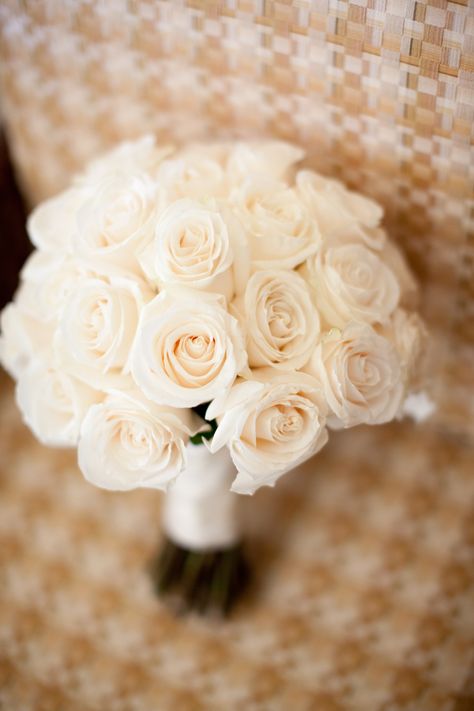 White Rose Bouquet. White ribbon for my bouquet and blush pink ribbon for bridesmaid bouquets Married In Italy, White Rose Bouquet, Ideas For Wedding Decorations, Rose Bridal Bouquet, Bridal Bouquet Flowers, White Wedding Bouquets, Cakes Wedding, Ideas For Wedding, Book Wedding