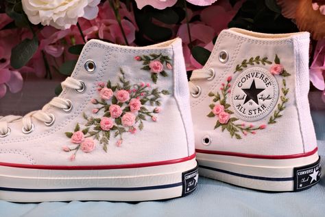 Bride Converse, Embroidery Converse, Converse Embroidery, Converse 1970s, Custom Wedding Shoes, Embroidered Converse, Cute Converse, Custom Chuck Taylors, Converse Custom