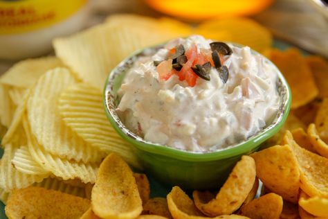 Game day just got tastier with our Kickoff Chip Dip. Spicy salsa, creamy mayonnaise, and Creole flavor make this a top tailgating treat. Find the recipe at Blue Plate® Mayonnaise. Cream Cheese Chips, Mayo Sauces, Recipes With Cream Cheese, Mayonnaise Recipes, Cold Appetizers Easy, Chip Dip Recipes, Mayonnaise Recipe, Cheese Chips, Blue Plate