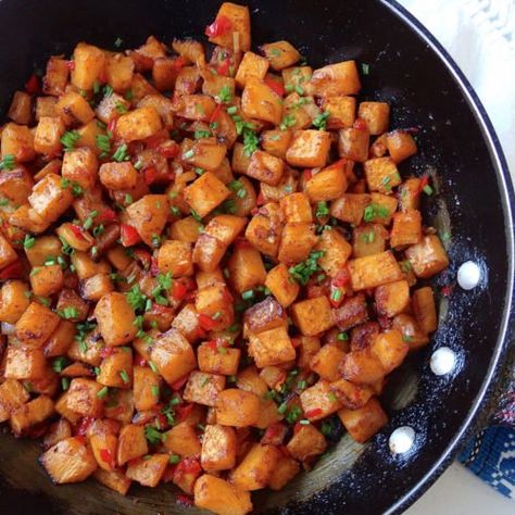 This smoky rutabaga hash is perfect for breakfast or as a side dish, and the rutabaga has antifungal properties to boost your gut health. Rutabaga Recipes, Diet Recipes Low Calorie, Candida Recipes, Candida Diet Recipes, Diet Recipes Easy, Diet Recipes Flat Belly, Diet Breakfast Recipes, Candida Diet, Dinner Side Dishes