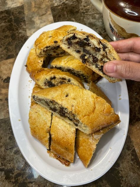 Trini 🇹🇹Currants Roll | Trini 🇹🇹Currants Roll Pastry Dough: 3 cups flour ( sieve) 2 stick butter ( but frozen) 3 tbs sugar 1 tsp salt 3/4 cup ice water 1 tbs oil 1 tsp... | By Jenny’s Wok Frozen 3, Stick Butter, Ice Water, Pastry Dough, Carrot Cake, Stick Of Butter, Flour, Dough, Carrots