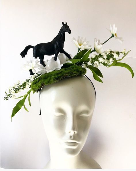 Kentucky Derby Party Hats, Derby Hats Diy Ideas, Kentucky Derby Hats Diy, Derby Hats Diy, Derby Headband, Floral Fascinators, Derby Horse, Derby Fascinator, Polo Match