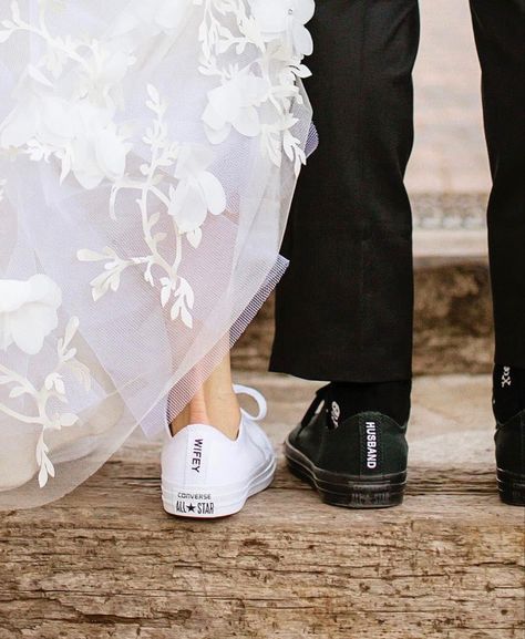 Office Corporate, Wedding Diary, Wedding Sneakers, Wedding Boots, Luxury Wedding Venues, Brides Magazine, Styl Boho, Julia Roberts, Star Wedding