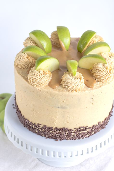 Apple Cake with Peanut Butter Frosting - moist cinnamon apple cake layered with peanut butter frosting. Apples and peanut butter are meant to be together! Apples And Peanut Butter, Fair Recipes, Cake With Peanut Butter Frosting, Fall Desserts Apple, Peanut Butter Apple, Peanut Butter Frosting Recipe, Low Carb Pumpkin Recipes, Moist Apple Cake, Fall Fun Food